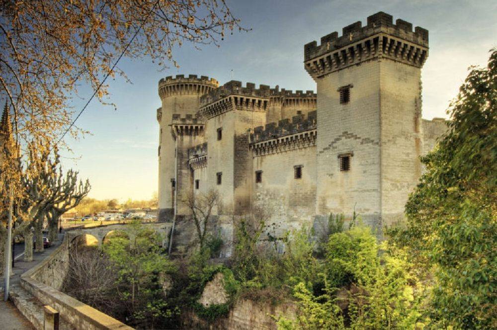 Le château du roi René, à Tarascon, sur les bords du Rhône.
